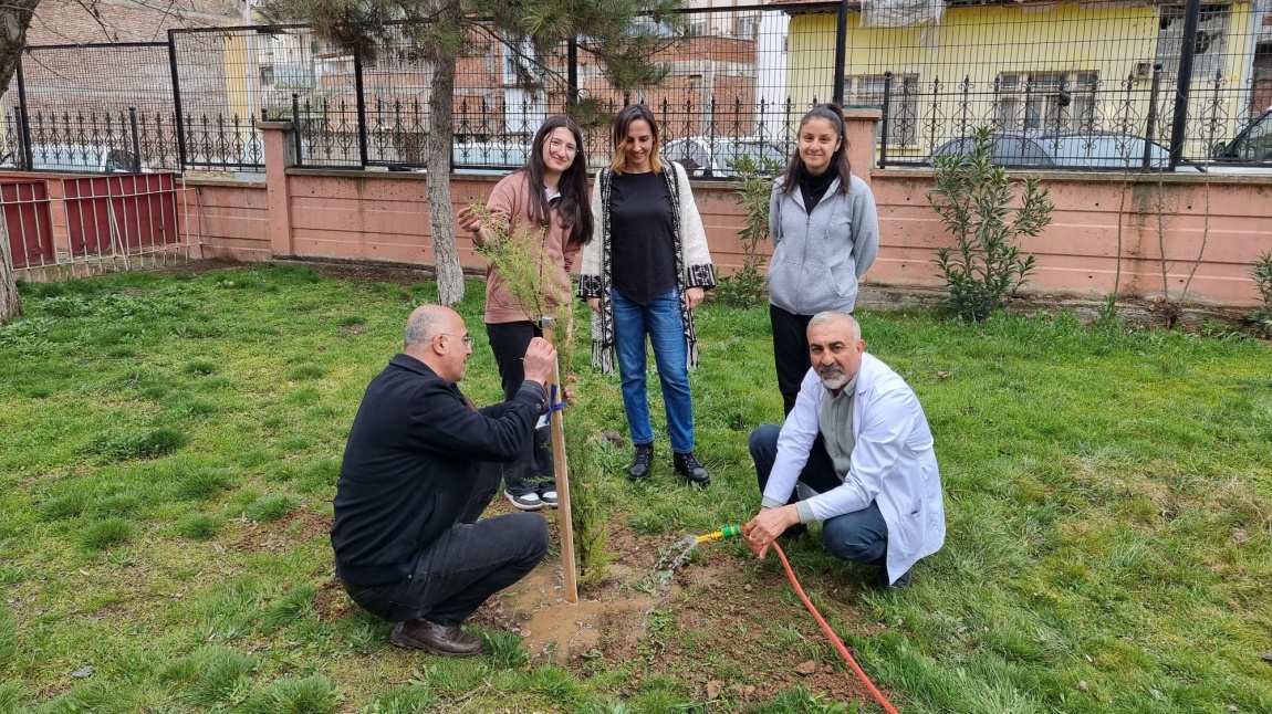Gezi Tanıtma ve Turizm Kulübü Ağaç Dikme Etkinliği
